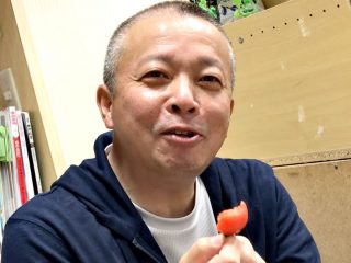 トマトを試食するオーナーシェフ達