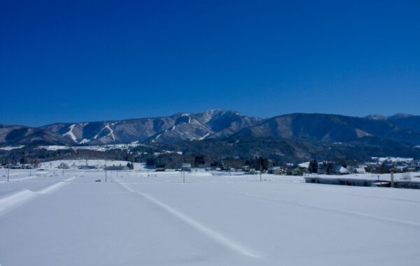 長野県飯山市の冬景色・冬の厳しい寒さが「氷餅」を生みます