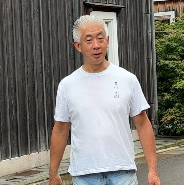 「桝田酒造」の桝田隆一郎氏はいつも下駄ばきスタイルで